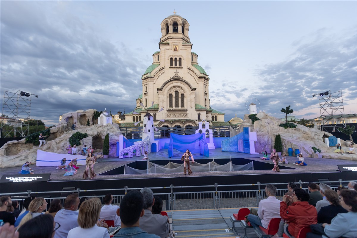 Снимка: MAMMA MIA! - ОПЕРА НА ПЛОЩАДА - пл. "Св.Александър Невски"