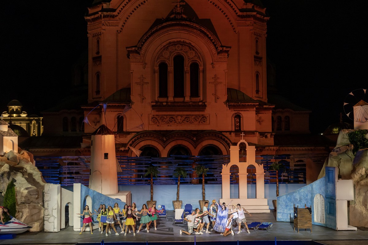 Снимка: MAMMA MIA! - ОПЕРА НА ПЛОЩАДА - пл. "Св.Александър Невски"