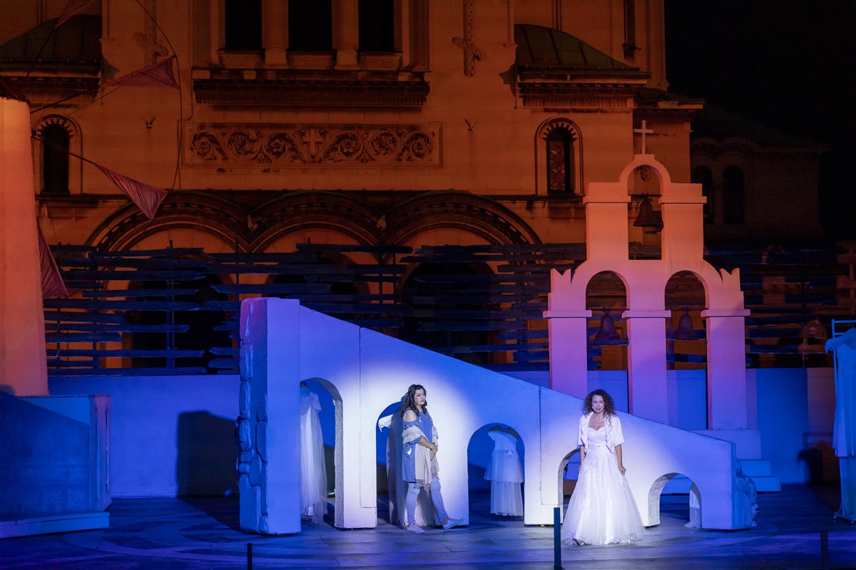 Снимка: MAMMA MIA! - ОПЕРА НА ПЛОЩАДА - пл. "Св.Александър Невски"