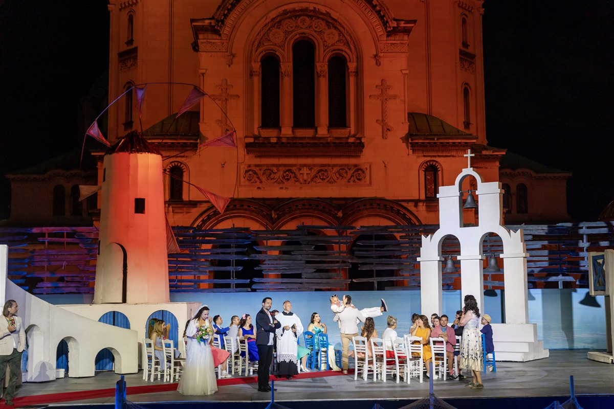 Снимка: MAMMA MIA! - ОПЕРА НА ПЛОЩАДА - пл. "Св.Александър Невски"