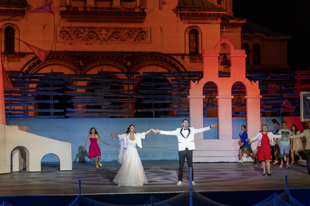 Снимка: MAMMA MIA! - ОПЕРА НА ПЛОЩАДА - пл. "Св.Александър Невски"