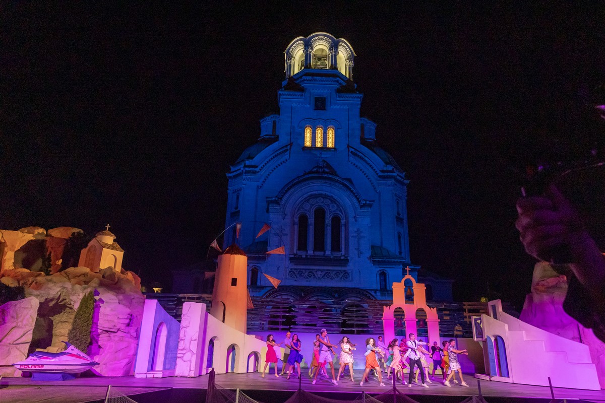 Снимка: MAMMA MIA! - ОПЕРА НА ПЛОЩАДА - пл. "Св.Александър Невски"