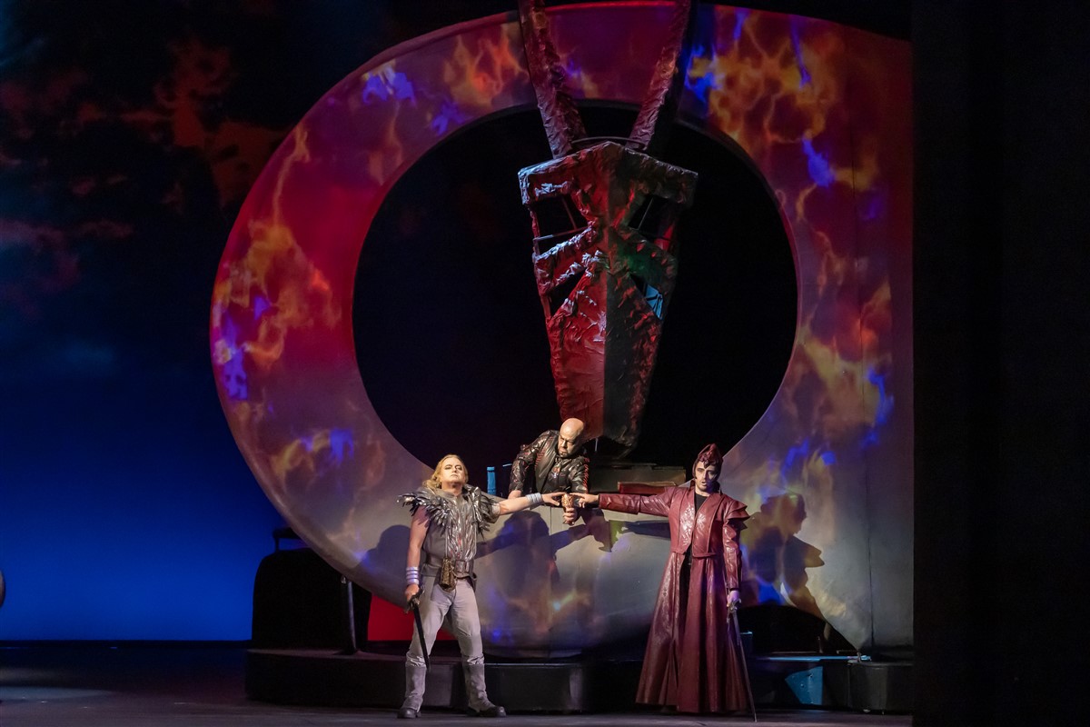 Снимка: ЗАЛЕЗЪТ НА БОГОВЕТЕ / GÖTTERDÄMMERUNG Opera by Richard Wagner