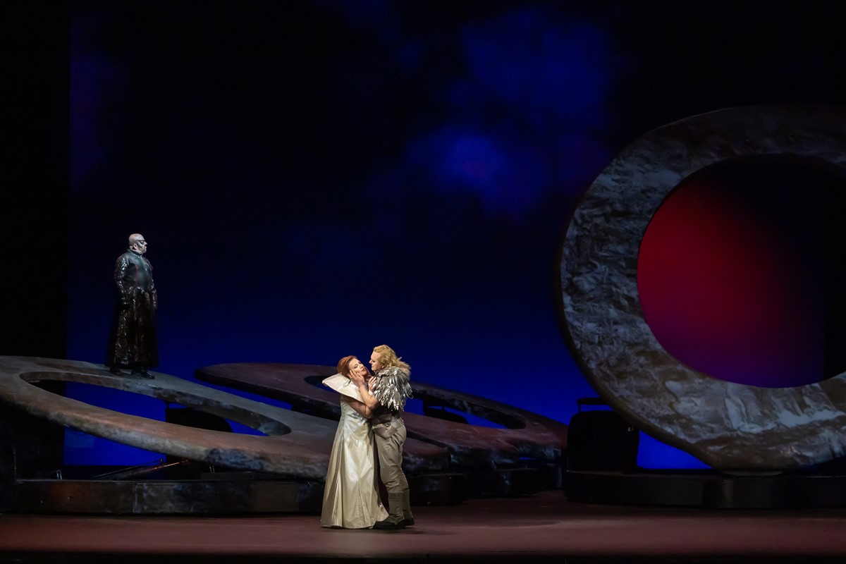 Снимка: ЗАЛЕЗЪТ НА БОГОВЕТЕ / GÖTTERDÄMMERUNG Opera by Richard Wagner