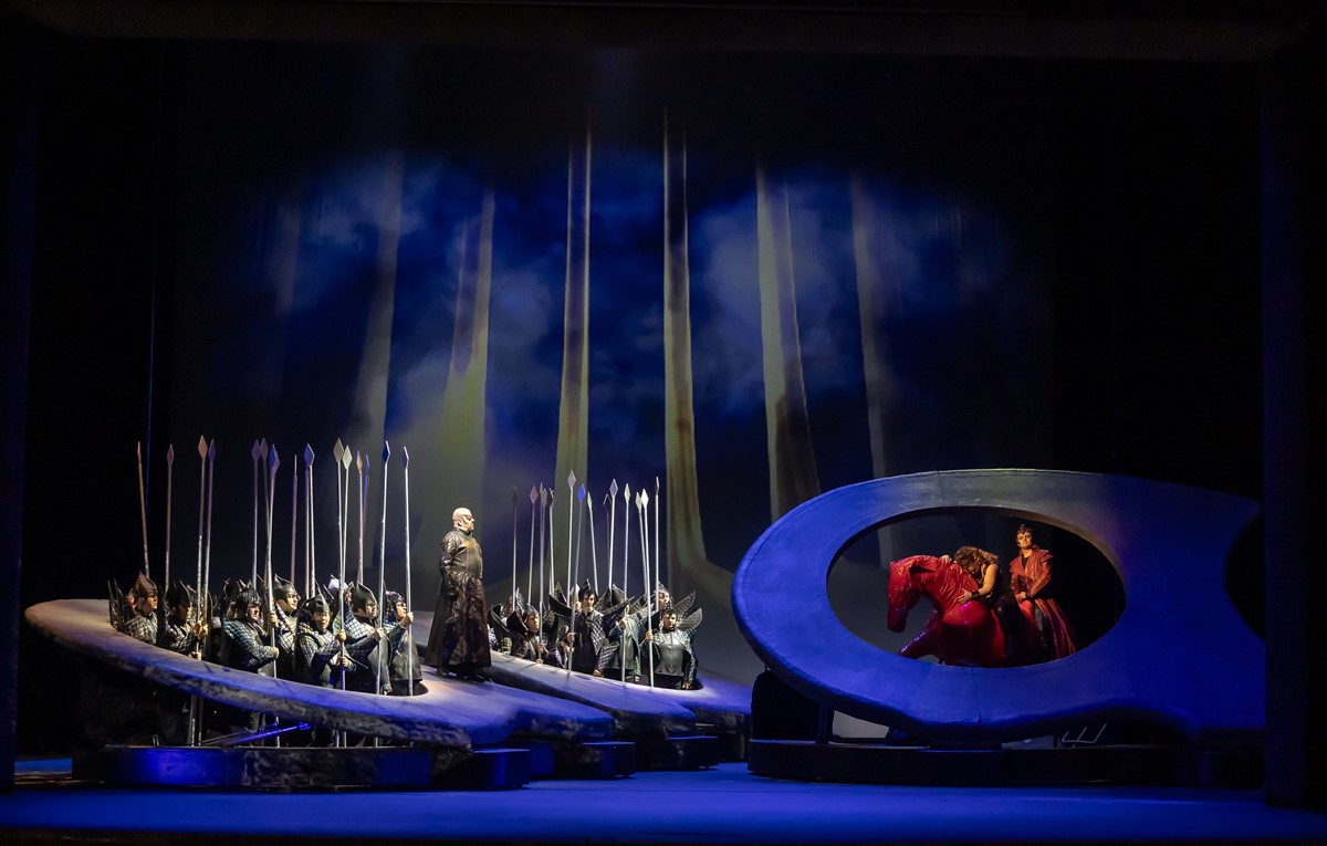 Снимка: ЗАЛЕЗЪТ НА БОГОВЕТЕ / GÖTTERDÄMMERUNG Opera by Richard Wagner