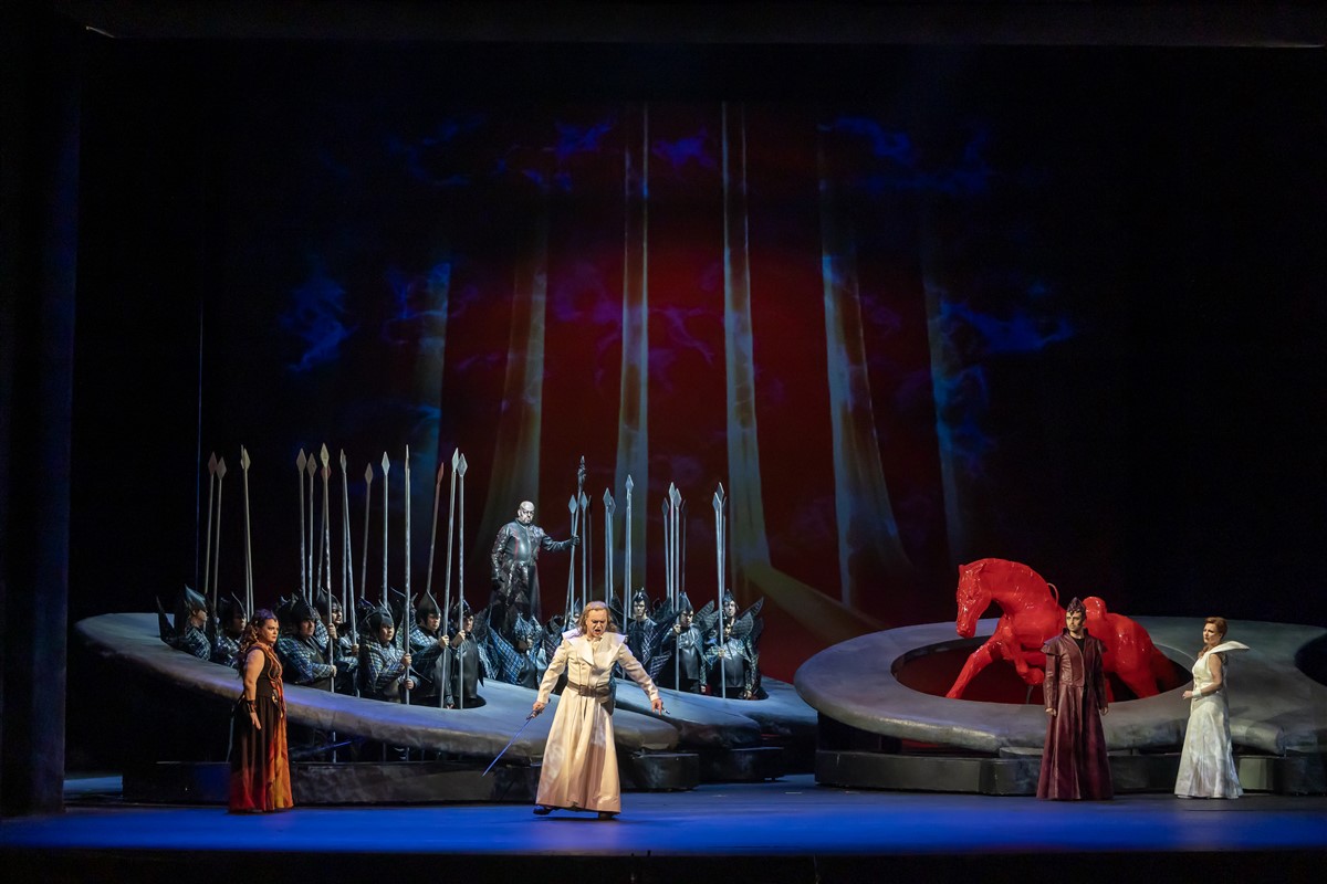Снимка: ЗАЛЕЗЪТ НА БОГОВЕТЕ / GÖTTERDÄMMERUNG Opera by Richard Wagner