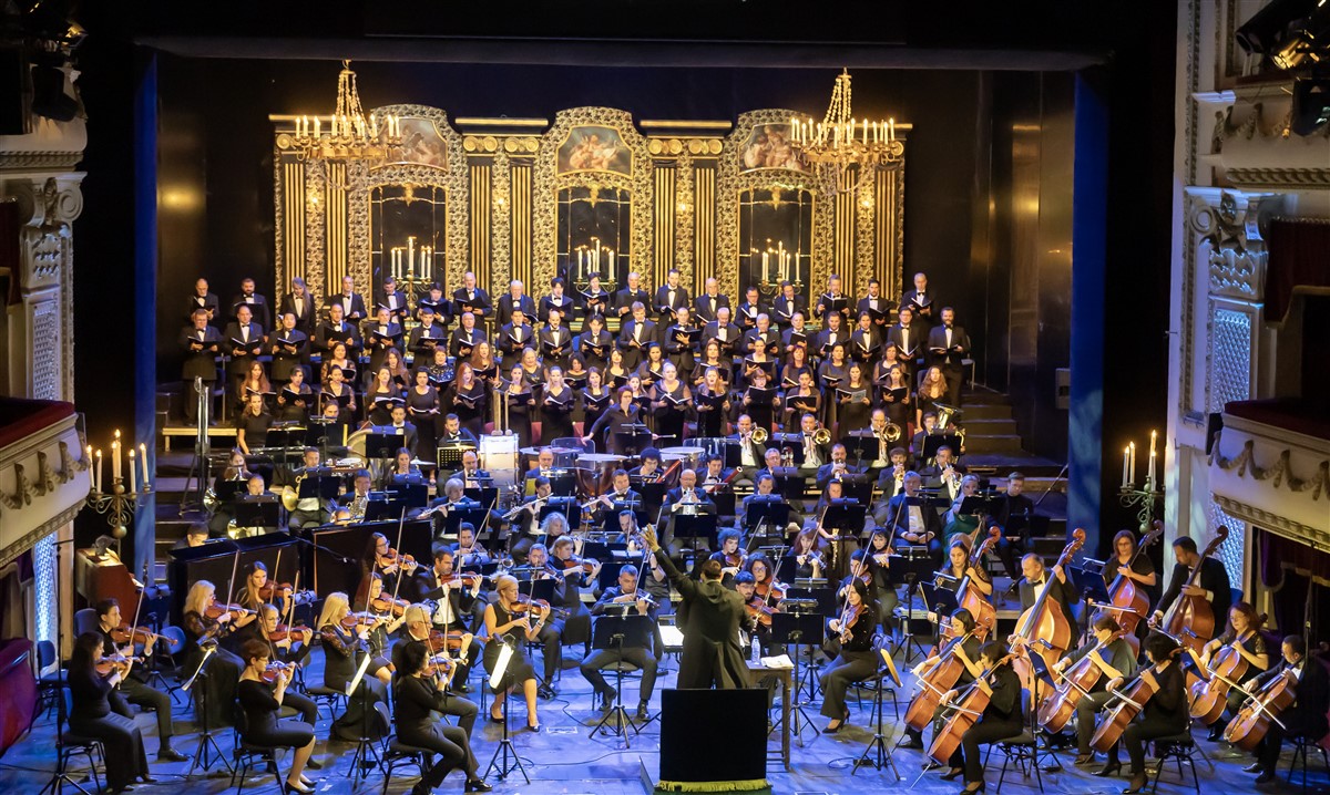 Снимка: КАРМИНА БУРАНА / CARMINA BURANA Carl Orff / Conductor Daniel Oren