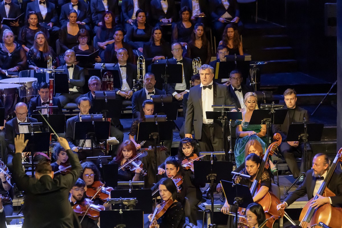 Снимка: КАРМИНА БУРАНА / CARMINA BURANA Carl Orff / Conductor Daniel Oren