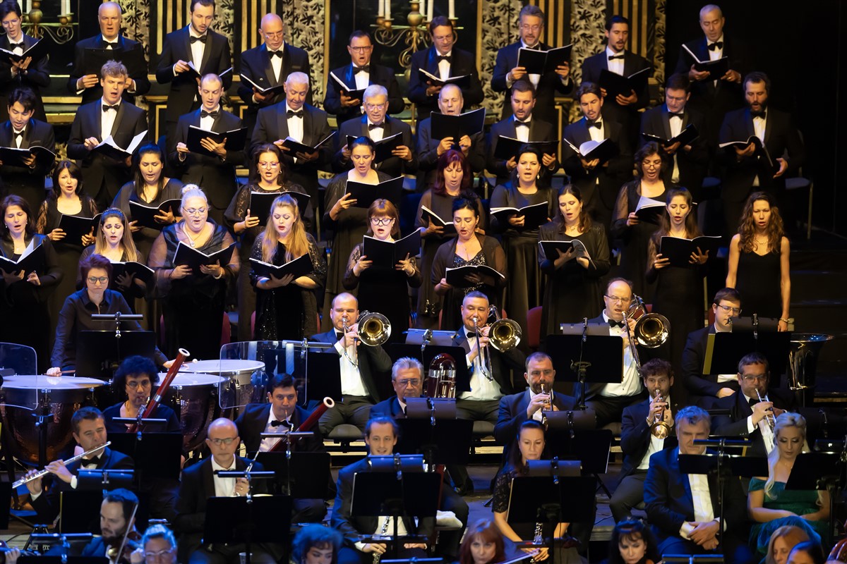 Снимка: КАРМИНА БУРАНА / CARMINA BURANA Carl Orff / Conductor Daniel Oren