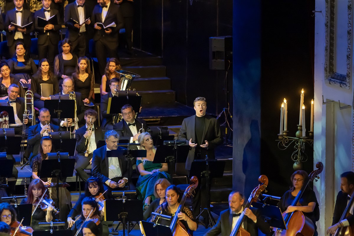 Снимка: КАРМИНА БУРАНА / CARMINA BURANA Carl Orff / Conductor Daniel Oren
