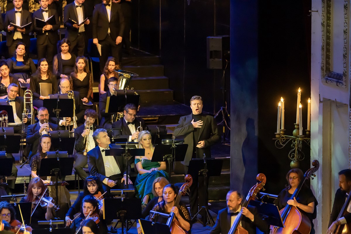 Снимка: КАРМИНА БУРАНА / CARMINA BURANA Carl Orff / Conductor Daniel Oren