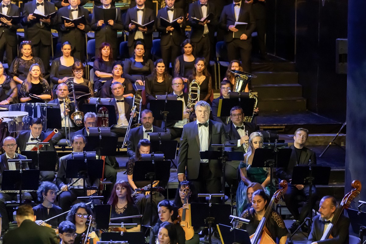 Снимка: КАРМИНА БУРАНА / CARMINA BURANA Carl Orff / Conductor Daniel Oren