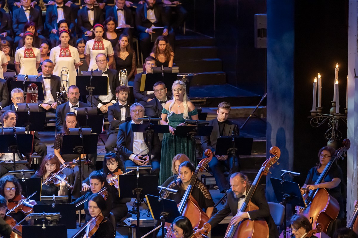 Снимка: КАРМИНА БУРАНА / CARMINA BURANA Carl Orff / Conductor Daniel Oren
