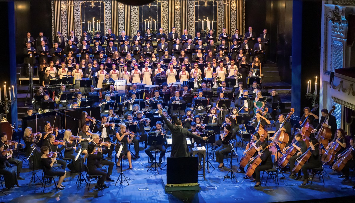 Снимка: КАРМИНА БУРАНА / CARMINA BURANA Carl Orff / Conductor Daniel Oren