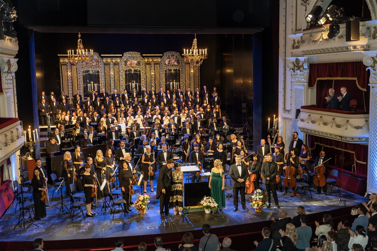 Снимка: КАРМИНА БУРАНА / CARMINA BURANA Carl Orff / Conductor Daniel Oren