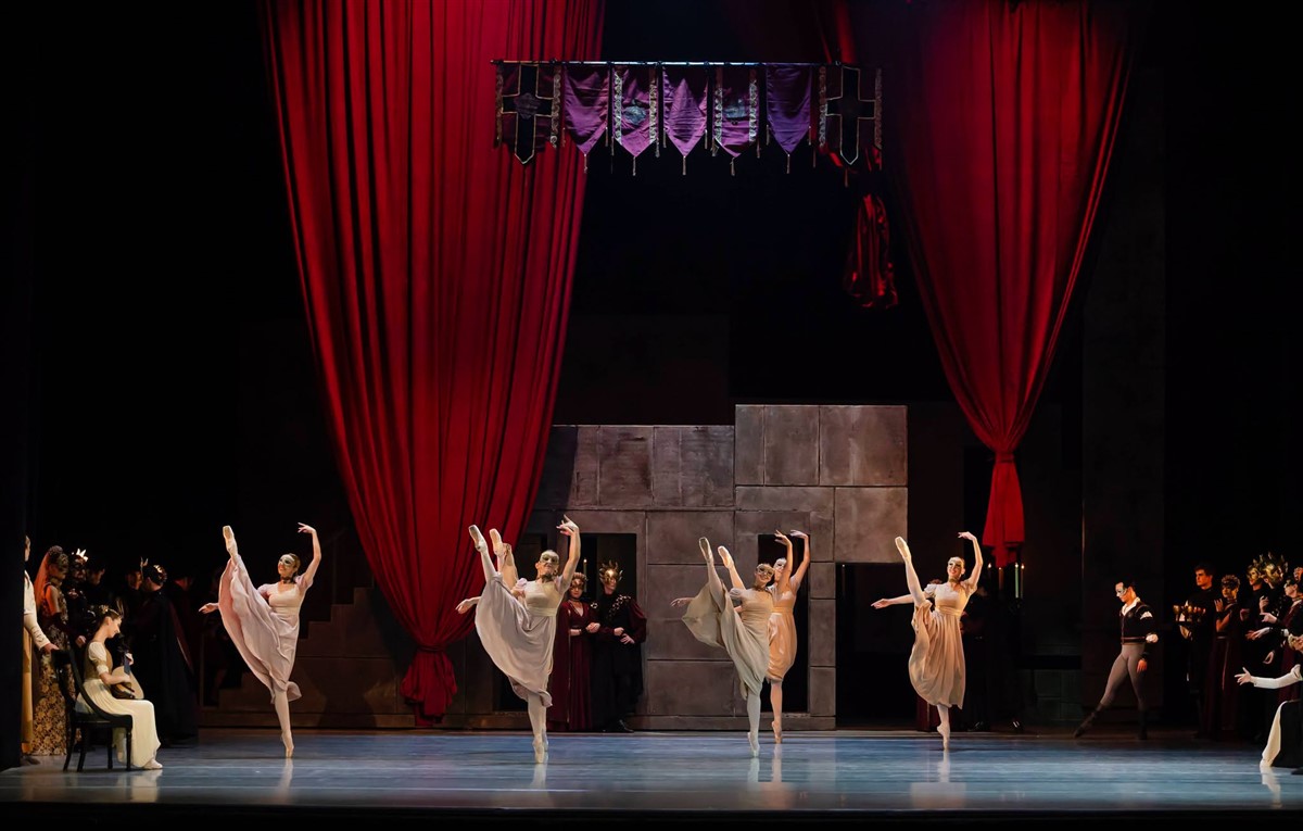 Снимка: РОМЕО И ЖУЛИЕТА / ROMЕ́O ET JULIETTE Ballet by Sergei Prokofiev